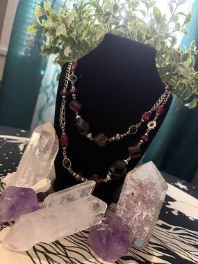 👠💍 Pretty Black and Red Long Accent/Statement Necklace! 👠